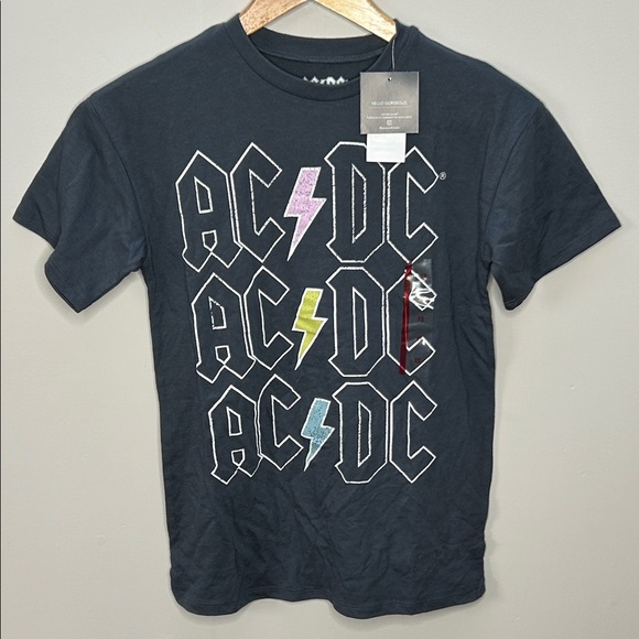 H&M Tops - NWT AC/DC Graphic T-Shirt